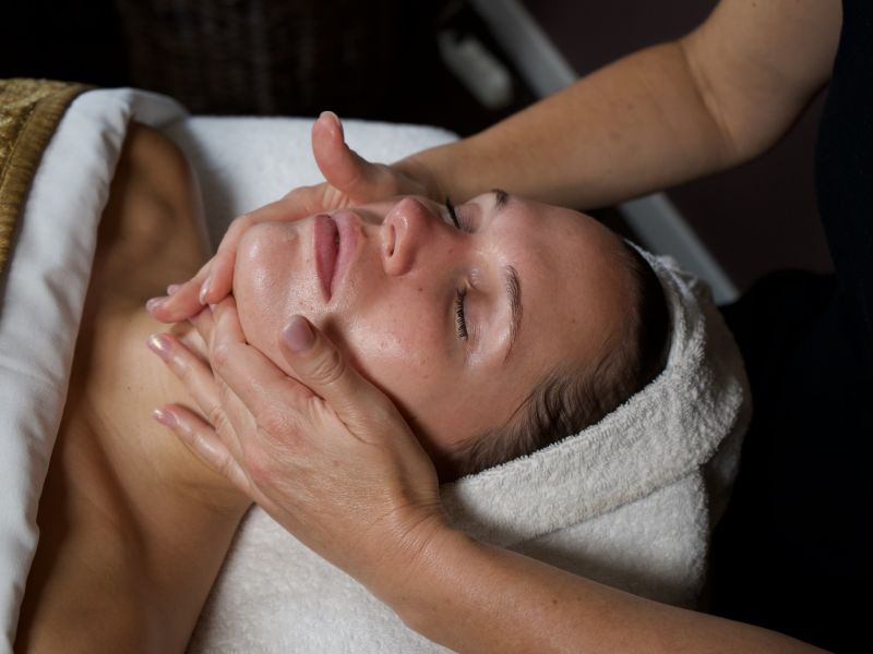 Få ansigtsbehandling i Ni'mat